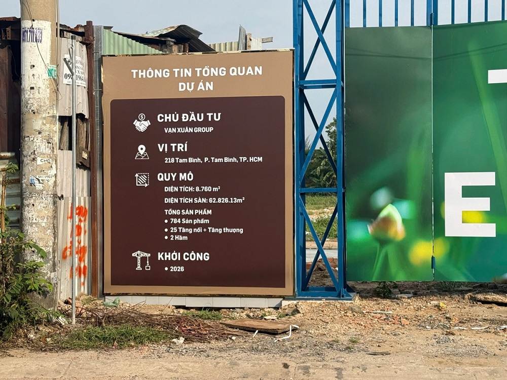  Biển báo thông tin bên ngoài dự án Happy One Elite